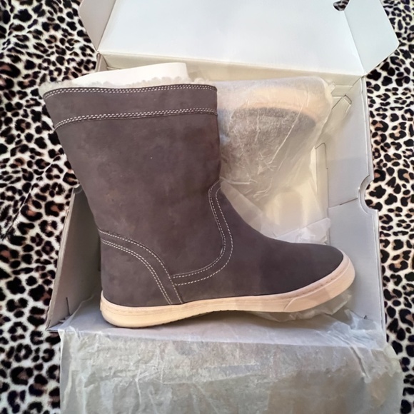 ROXY Boots - Picture 2 of 4